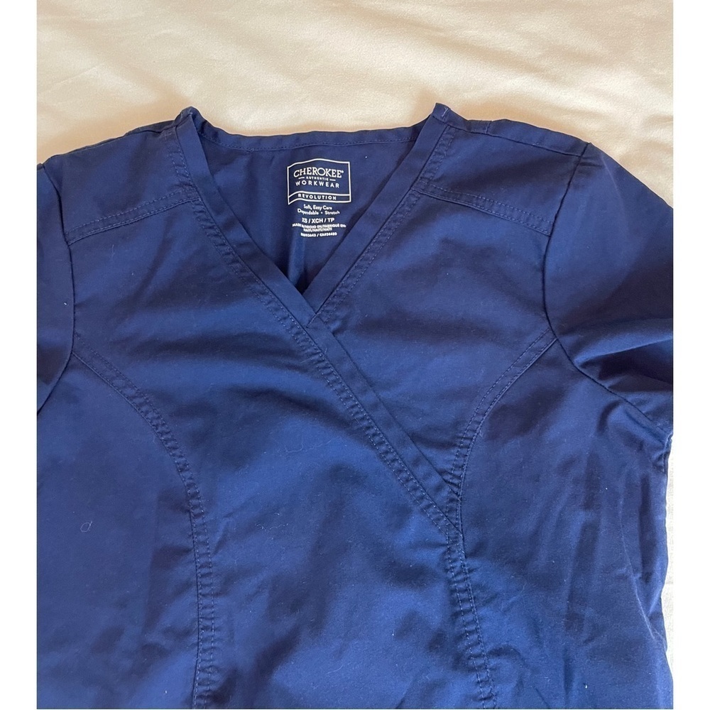 Bundle of Two Women’s Scrubs Top Size: XS - Picture 7 of 8